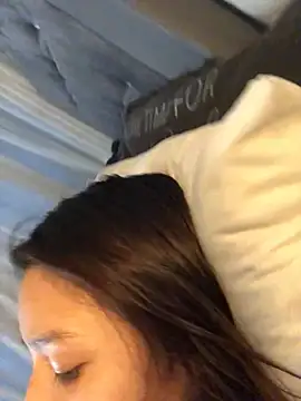 3littleschoolteens online show from April 19, 2026, 1:06 am