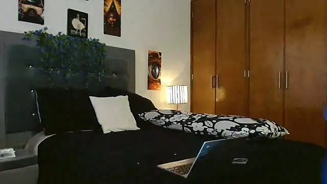 3littleschoolteens online show from November 21, 2025, 7:13 pm