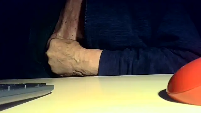 tachione2 online show from October 3, 2025, 5:53 am