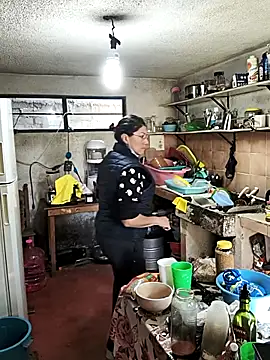 LaInsaciableIntensa online show from December 21, 2025, 4:08 pm