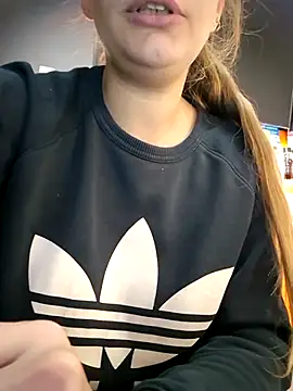 Snapshot of Keli_Jessi chatting on November 1, 2025, 7:41 pm Keli Jessi online show from November 1, 2025, 7:41 pm