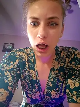 Snapshot of Keli_Jessi chatting on April 9, 2026, 6:14 pm Keli Jessi online show from April 9, 2026, 6:14 pm