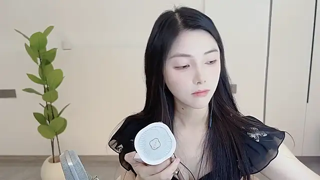 Snapshot of HaagenDazs_ chatting on March 4, 2025, 1:55 am HaagenDazs  online show from March 4, 2025, 1:55 am