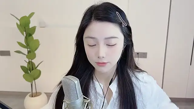 Snapshot of HaagenDazs_ chatting on March 9, 2025, 1:14 am HaagenDazs  online show from March 9, 2025, 1:14 am