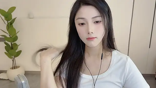 Snapshot of HaagenDazs_ chatting on March 19, 2025, 12:48 am HaagenDazs  online show from March 19, 2025, 12:48 am