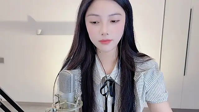 Snapshot of HaagenDazs_ chatting on February 19, 2025, 12:11 pm HaagenDazs  online show from February 19, 2025, 12:11 pm