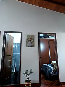 LunaZambrano online show from March 17, 2026, 5:05 pm