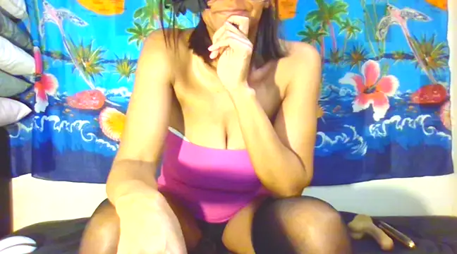 Snapshot of laetitiafun chatting on March 15, 2025, 7:38 pm laetitiafun online show from March 15, 2025, 7:38 pm