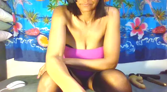 Snapshot of laetitiafun chatting on March 8, 2025, 6:47 pm laetitiafun online show from March 8, 2025, 6:47 pm