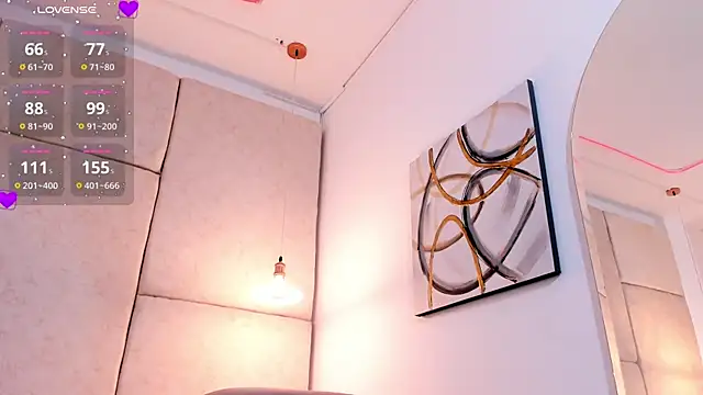 aisha vs online show from March 13, 2025, 3:17 pm