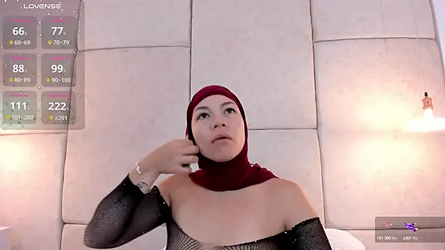 aisha vs online show from October 1, 2025, 12:09 pm