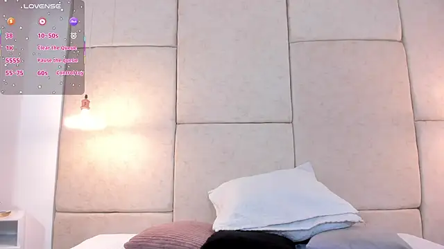 aisha vs online show from September 24, 2025, 12:44 pm