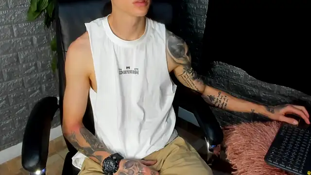 Snapshot of Dmtry6 chatting on November 12, 2025, 8:56 pm Dmtry6 online show from November 12, 2025, 8:56 pm