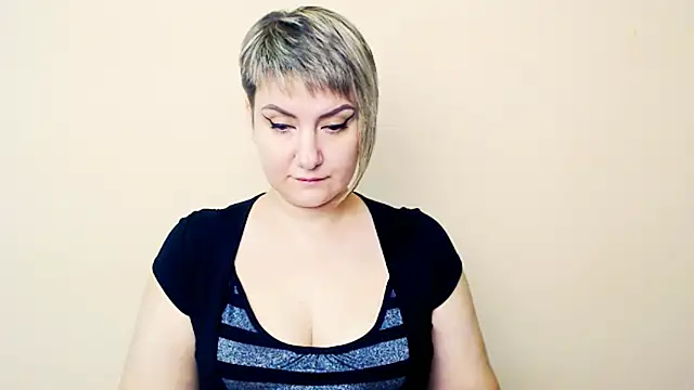 Snapshot of Djullia chatting on October 10, 2025, 6:47 am Djullia online show from October 10, 2025, 6:47 am