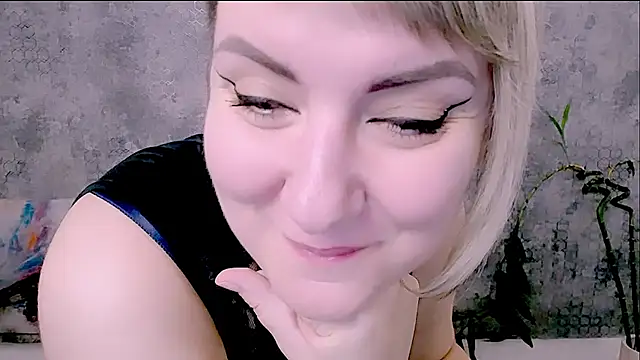 Snapshot of Djullia chatting on December 3, 2025, 6:14 am Djullia online show from December 3, 2025, 6:14 am