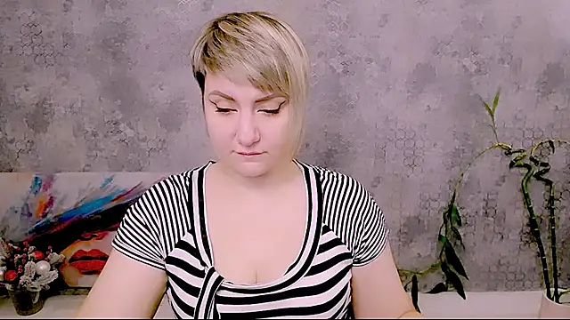 Djullia online show from December 17, 2025, 6:29 am