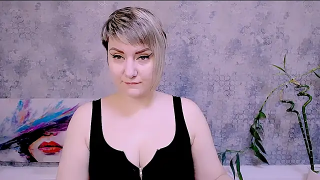 Snapshot of Djullia chatting on November 3, 2025, 7:13 am Djullia online show from November 3, 2025, 7:13 am