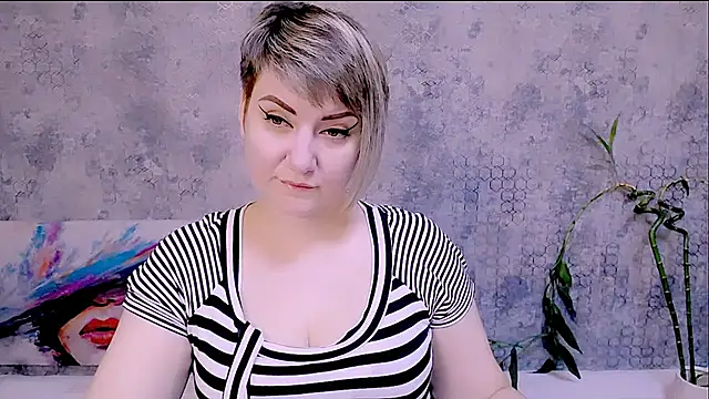 Snapshot of Djullia chatting on November 23, 2025, 5:06 am Djullia online show from November 23, 2025, 5:06 am