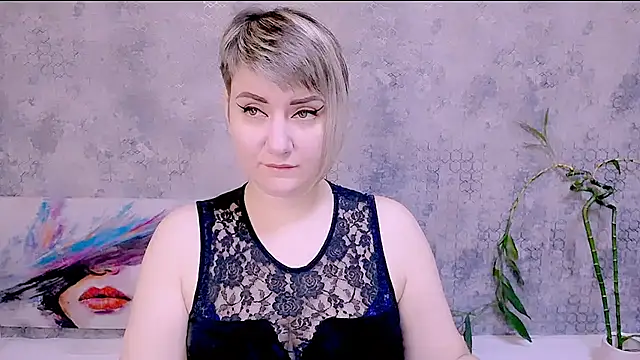 Snapshot of Djullia chatting on November 6, 2025, 7:01 am Djullia online show from November 6, 2025, 7:01 am