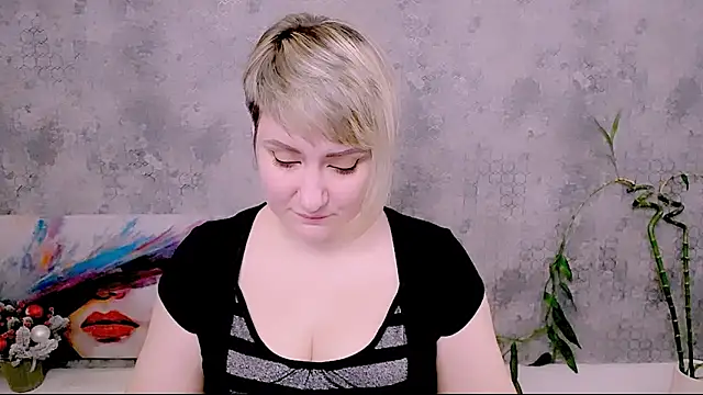 Snapshot of Djullia chatting on December 16, 2025, 7:23 am Djullia online show from December 16, 2025, 7:23 am