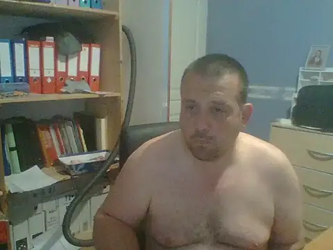 manubm03 online show from April 13, 2026, 4:38 am