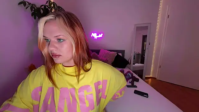 AnjaAmelia online show from September 8, 2025, 7:02 pm