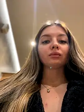 KrisMagnoly online show from November 1, 2025, 4:23 pm