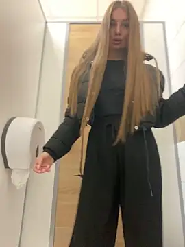 KrisMagnoly online show from September 29, 2025, 6:02 pm