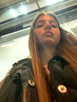 KrisMagnoly online show from October 31, 2025, 3:08 pm