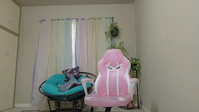 Emihaze online show from February 28, 2026, 7:24 pm