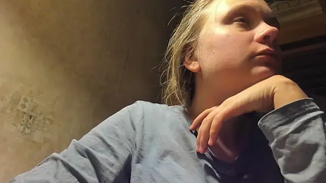 Snapshot of FrumCake chatting on February 16, 2025, 2:20 am FrumCake online show from February 16, 2025, 2:20 am