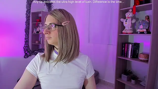 Snapshot of KimberlyJohnsoon chatting on November 30, 2025, 4:30 pm KimberlyJohnsoon online show from November 30, 2025, 4:30 pm