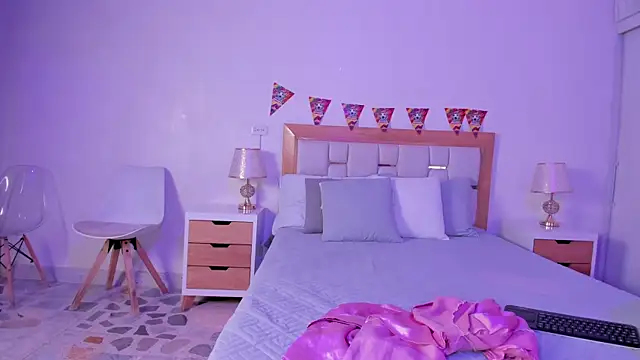 mia hank online show from June 30, 2026, 11:54 am