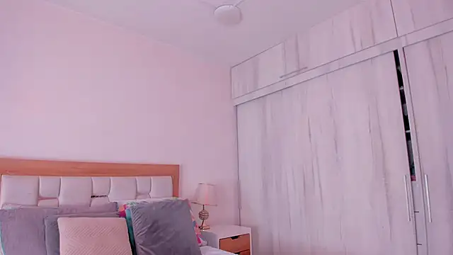 mia hank online show from October 25, 2025, 11:42 am