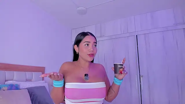 mia hank online show from October 31, 2025, 10:12 am