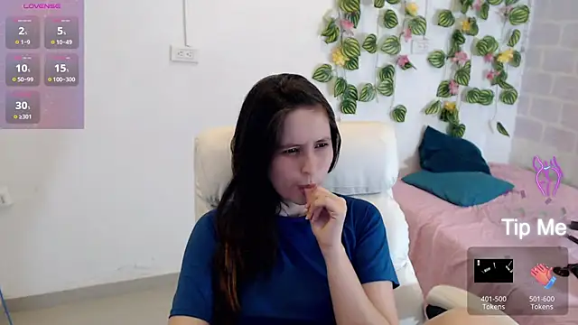 tania sweet   online show from November 12, 2025, 8:23 pm