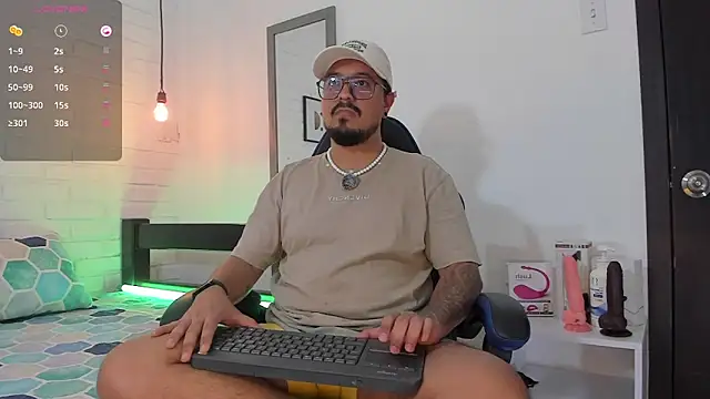 Snapshot of DaviidEvans_ chatting on October 7, 2025, 12:50 pm DaviidEvans online show from October 7, 2025, 12:50 pm