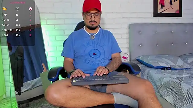 Snapshot of DaviidEvans_ chatting on September 21, 2025, 10:20 am DaviidEvans online show from September 21, 2025, 10:20 am