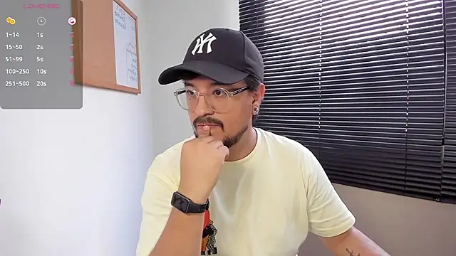 Snapshot of DaviidEvans_ chatting on December 6, 2024, 5:28 pm DaviidEvans online show from December 6, 2024, 5:28 pm