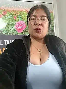   valentina18 online show from February 13, 2026, 1:22 pm