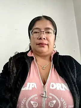   valentina18 online show from November 10, 2025, 1:05 pm