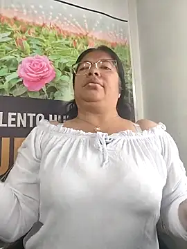   valentina18 online show from April 7, 2026, 1:24 pm