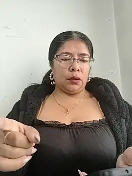   valentina18 online show from December 4, 2025, 1:10 pm