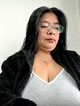   valentina18 online show from December 22, 2025, 1:22 pm