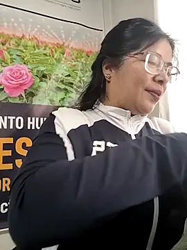   valentina18 online show from February 14, 2026, 1:11 pm