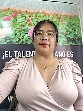Snapshot of __valentina18 chatting on April 23, 2026, 7:37 pm valentina18 online show from April 23, 2026, 7:37 pm