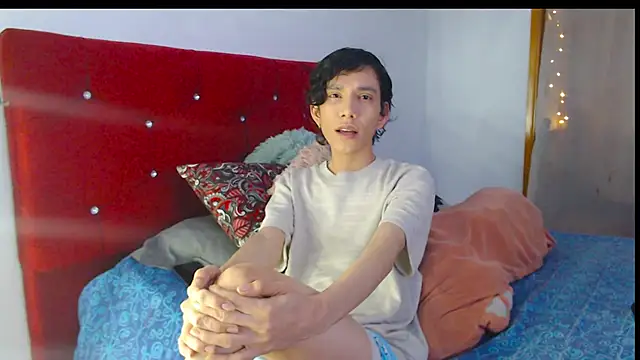 LAICK 01 online show from May 10, 2026, 4:05 am