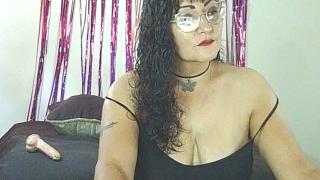 Snapshot of allesiabobs chatting on November 3, 2025, 10:24 pm allesiabobs online show from November 3, 2025, 10:24 pm