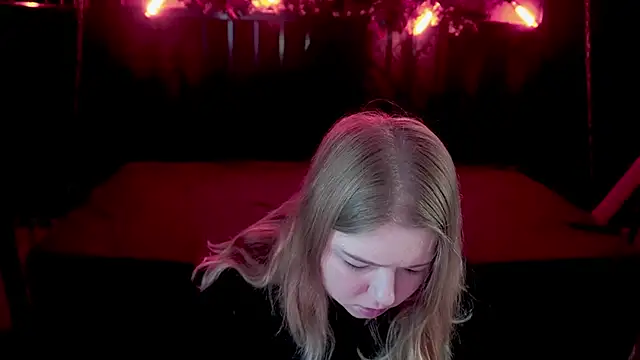 Snapshot of Tinker_Belll chatting on December 17, 2025, 8:03 pm Tinker Belll online show from December 17, 2025, 8:03 pm