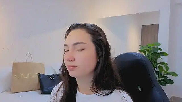 ava blue online show from April 20, 2026, 7:59 pm